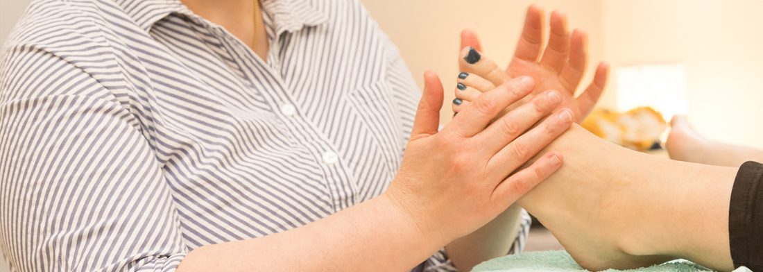 Accueil 11 La réflexologie plantaire permet de réduire le stress et les tensions musculaires, d'améliorer la qualité du sommeil, de soulager les douleurs et les maux de tête à Paris