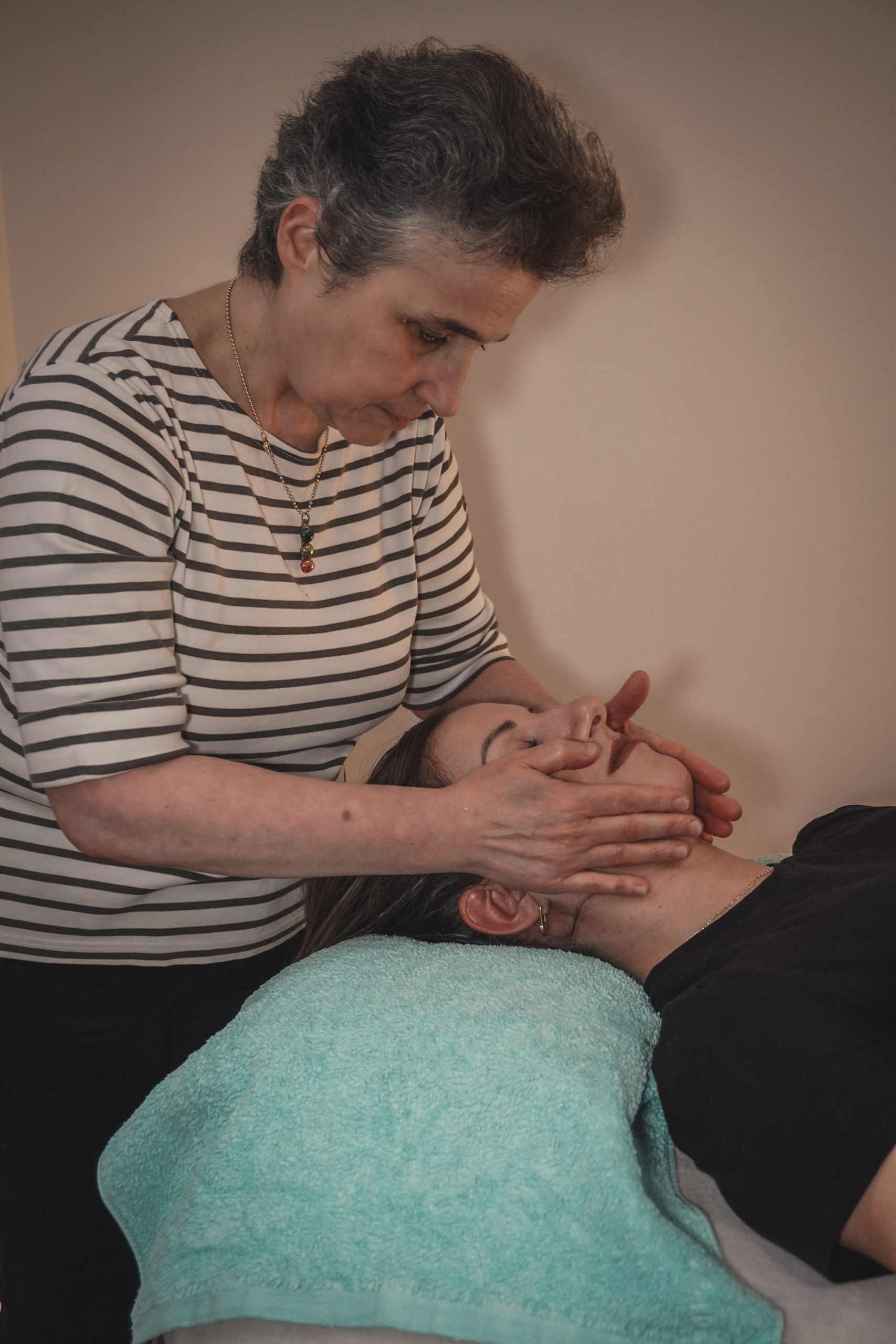 Bénéfices thérapeutiques de la réflexologie faciale à Paris 15 par Béatrice Laurent Mougel